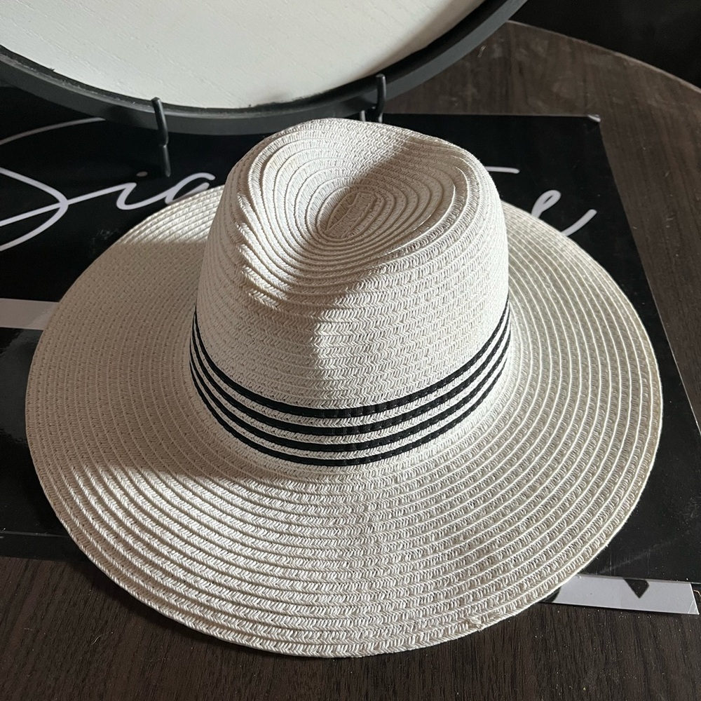 Adrienne Vittadini Straw Fedora Off White w/Black and White Trim NEW $20